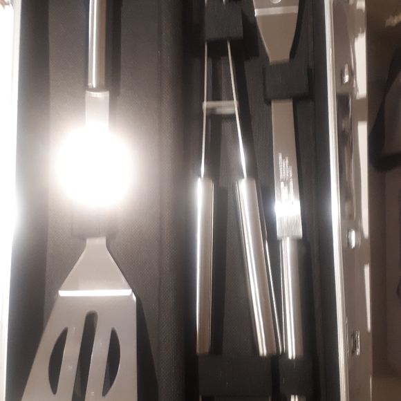 Barbecue tool set - Picture 2 of 2